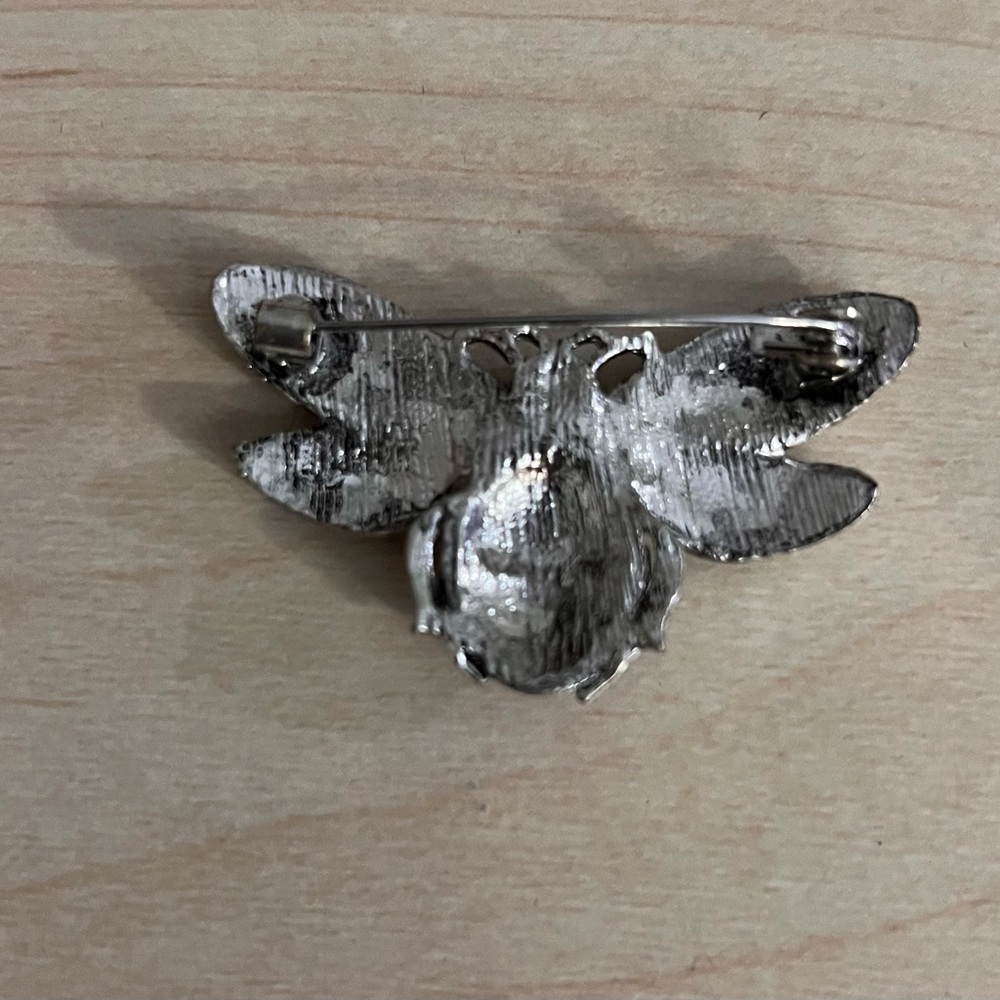 Elegant Silver and Red Bee Brooch - Picture 2 of 2